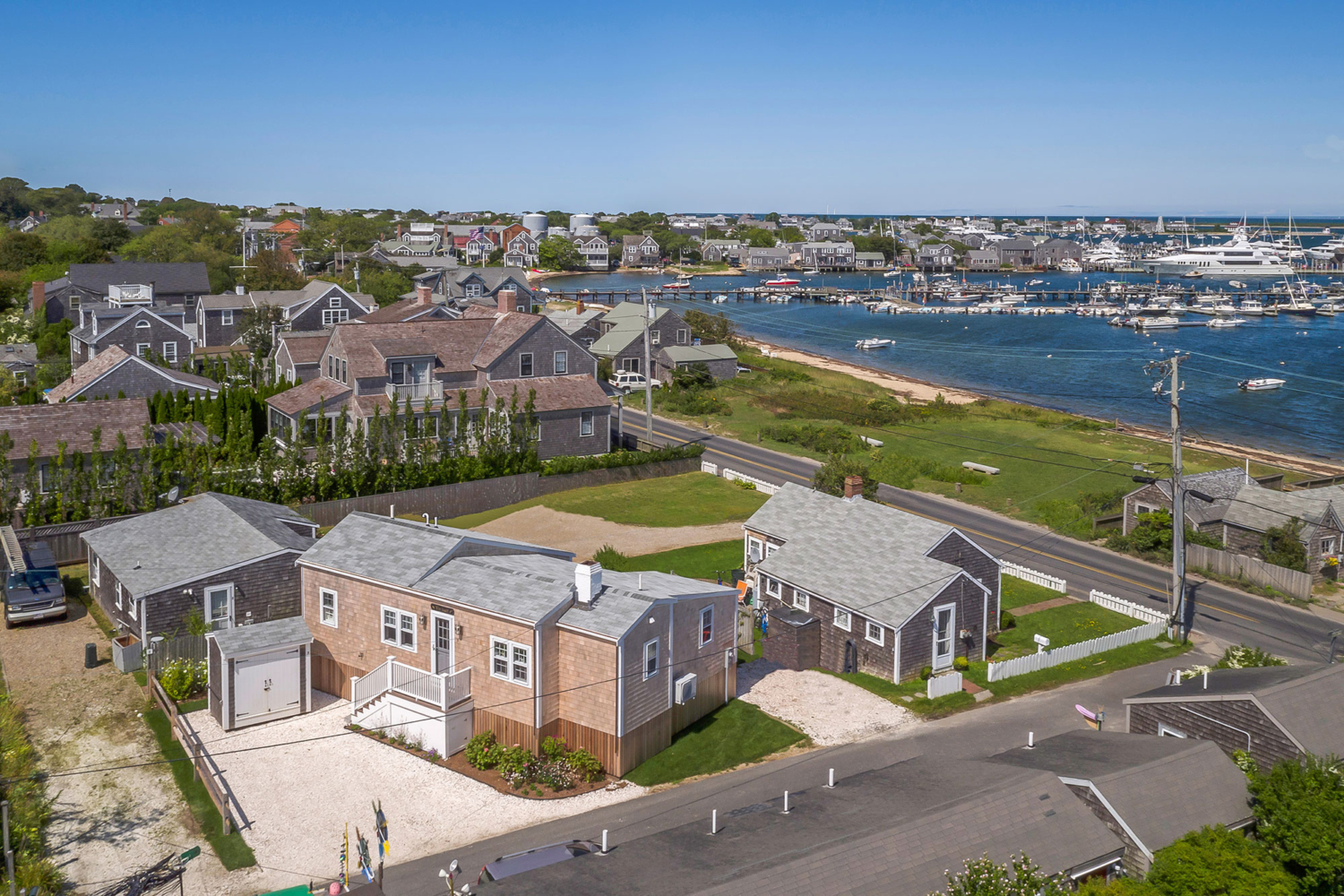 nantucket harbor cottage