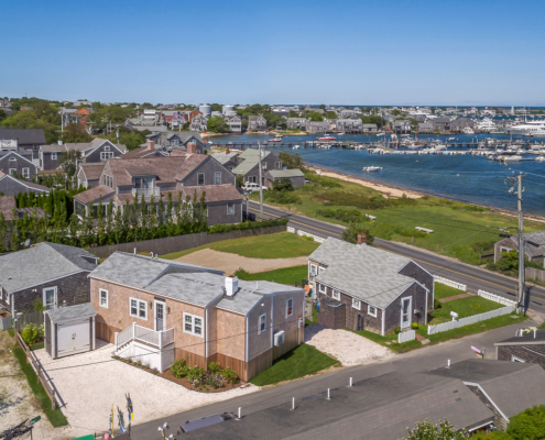 nantucket harbor cottage